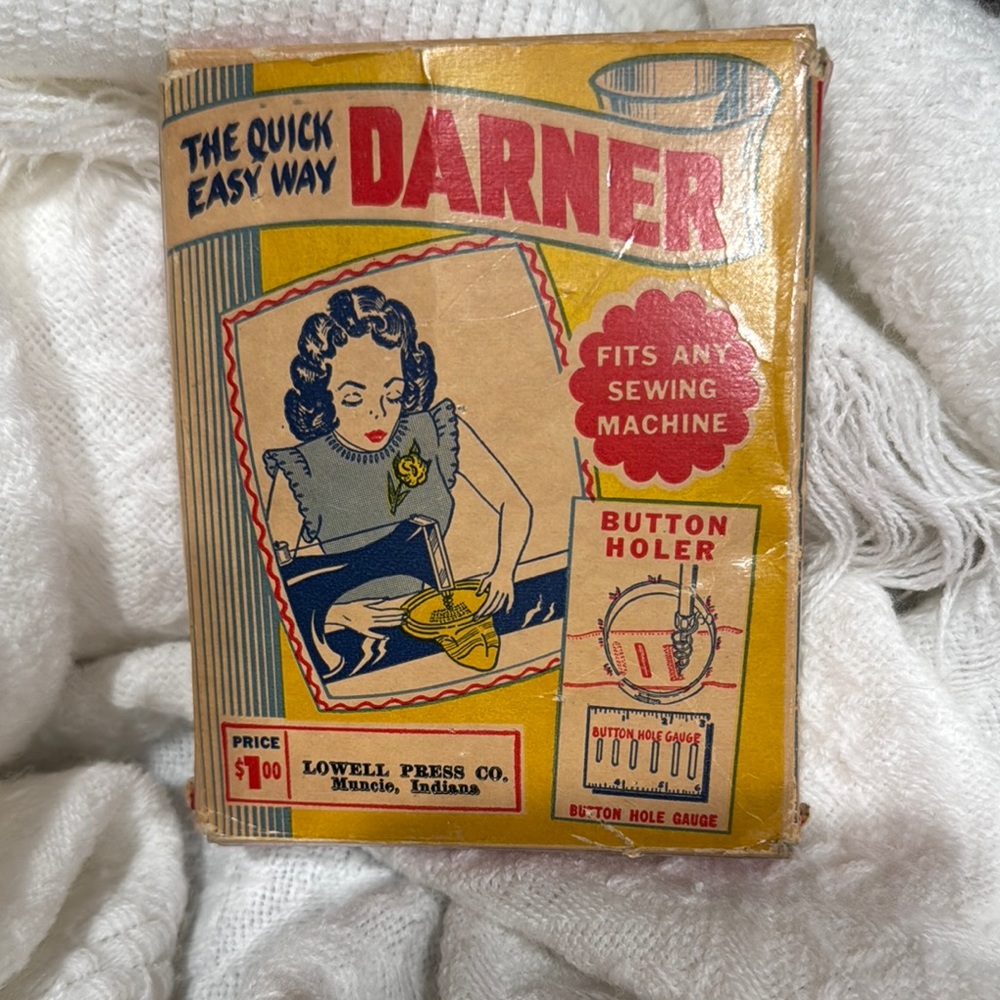 Lowell Press Co. 1950’s Darner Button Holer Vintage Sewing Machine Darner.